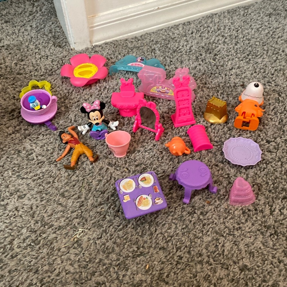 Large Disney Lot plus Snoopi walking toy - Picture 1 of 4